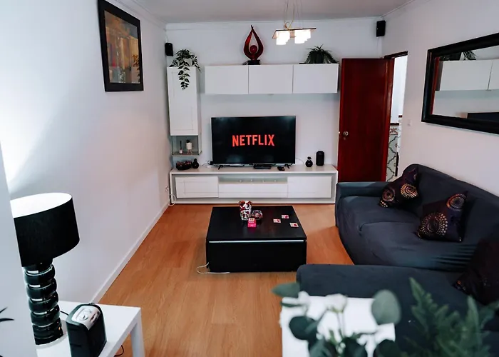 Family-Friendly And Cozy 3-Bedroom Accommodation In Lisbon